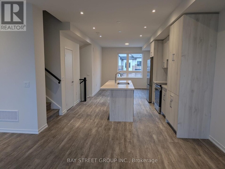 23 Helmkay Ave in Richmond Hill, ON - Building Photo