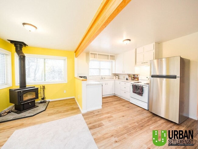 11823 W Hunt Rd in Cheney, WA - Building Photo - Building Photo