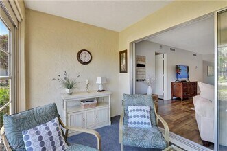 360 Charlemagne Blvd in Naples, FL - Foto de edificio - Building Photo