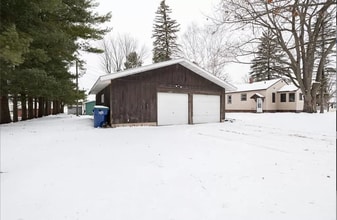 801 Lake View Dr in Wausau, WI - Foto de edificio - Building Photo