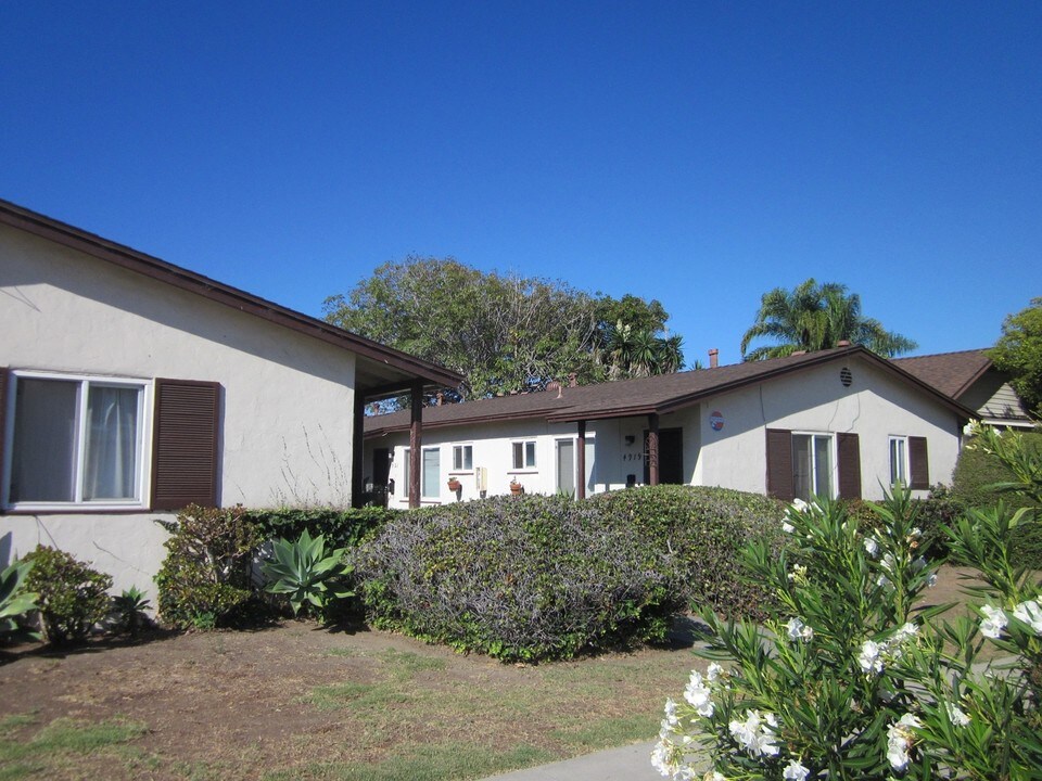 4913-4923 Saratoga Ave in San Diego, CA - Building Photo