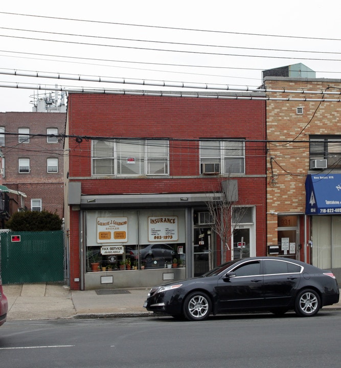 929 Morris Park Ave in Bronx, NY - Foto de edificio