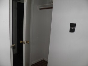 13 Bleecker St-Unit -2R Room 2 in Brooklyn, NY - Building Photo - Building Photo