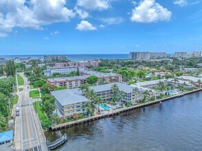1015 Spanish River Rd in Boca Raton, FL - Foto de edificio - Building Photo