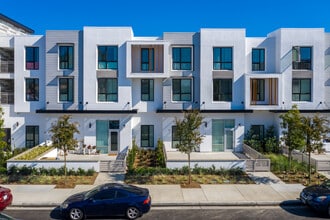 Westminster Crossing in Westminster, CA - Foto de edificio - Building Photo