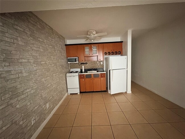 318 Majorca Ave, Unit 208 in Coral Gables, FL - Foto de edificio - Building Photo