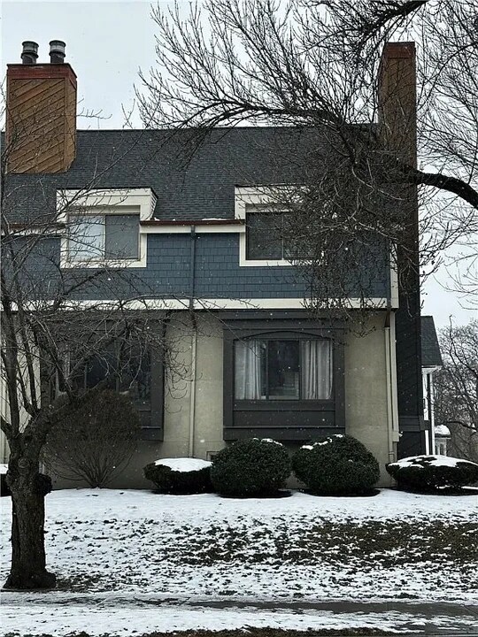 52 Vick Park B, Unit 52 Vick Park B in Rochester, NY - Building Photo