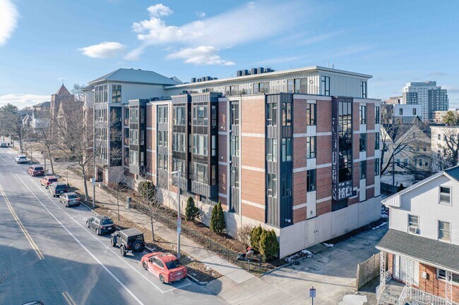 533 Cambridge St in Boston, MA - Foto de edificio - Building Photo