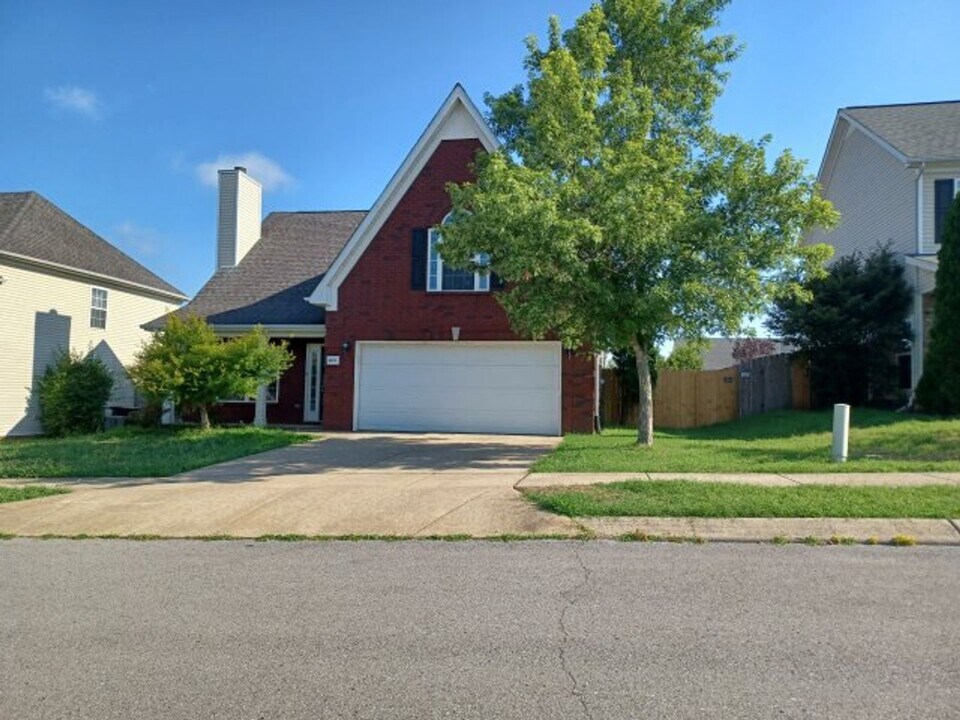 4015 Locerbie Cir in Spring Hill, TN - Building Photo