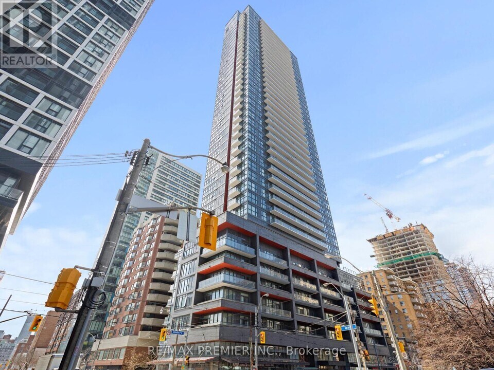 159-3159 Dundas St E in Toronto, ON - Building Photo