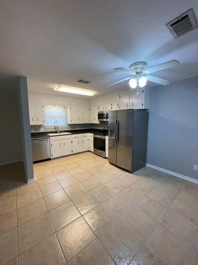 1613 Green Briar Pkwy, Unit B photo'