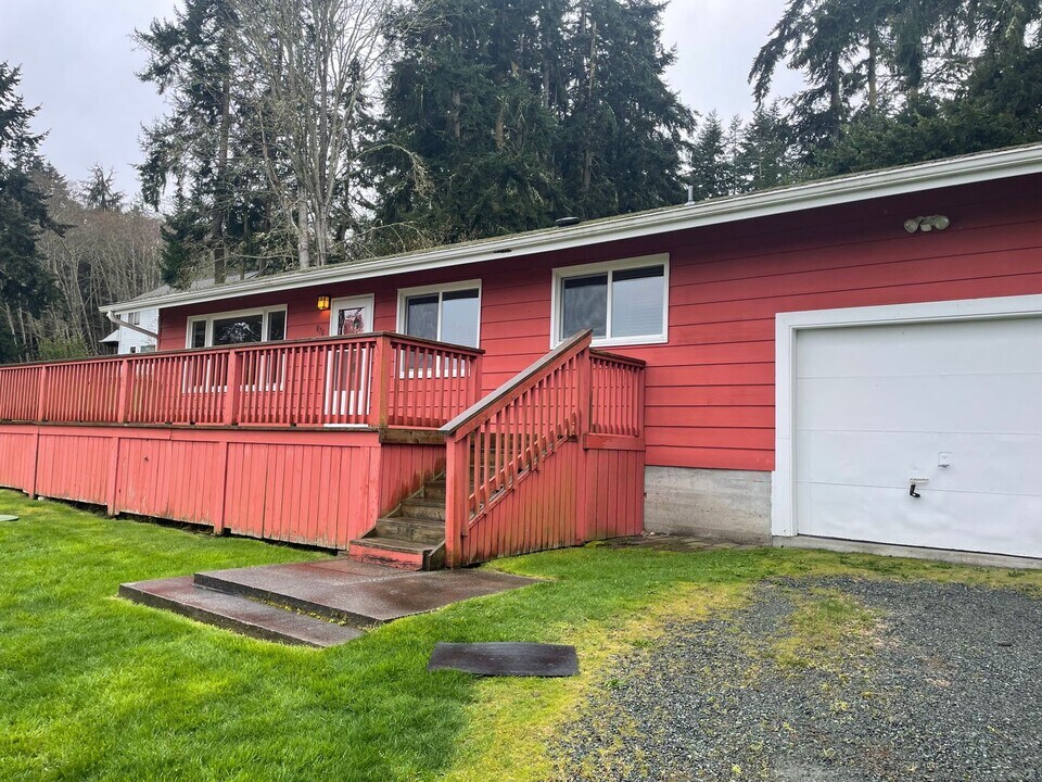 870 Greentree Dr in Greenbank, WA - Building Photo
