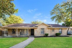 217 Woodhaven Dr in Desoto, TX - Building Photo