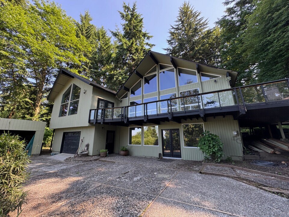 10215 SW 116th St in Vashon, WA - Building Photo