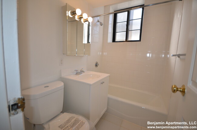 60 Brattle St, Unit 105 in Cambridge, MA - Building Photo - Building Photo