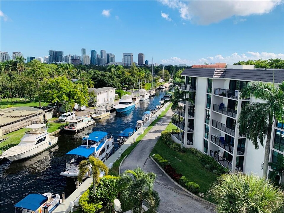 1000 River Reach Dr, Unit 124 in Fort Lauderdale, FL - Building Photo