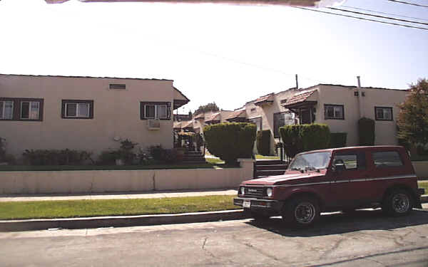 1015 S Benito Ave in Alhambra, CA - Building Photo