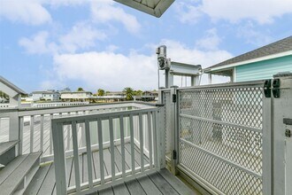 16542 E Bayside Way in Jamaica Beach, TX - Building Photo - Building Photo