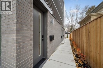 66 Union St E in Waterloo, ON - Building Photo - Building Photo