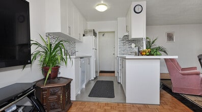 1286 Islington Ave in Toronto, ON - Building Photo - Building Photo