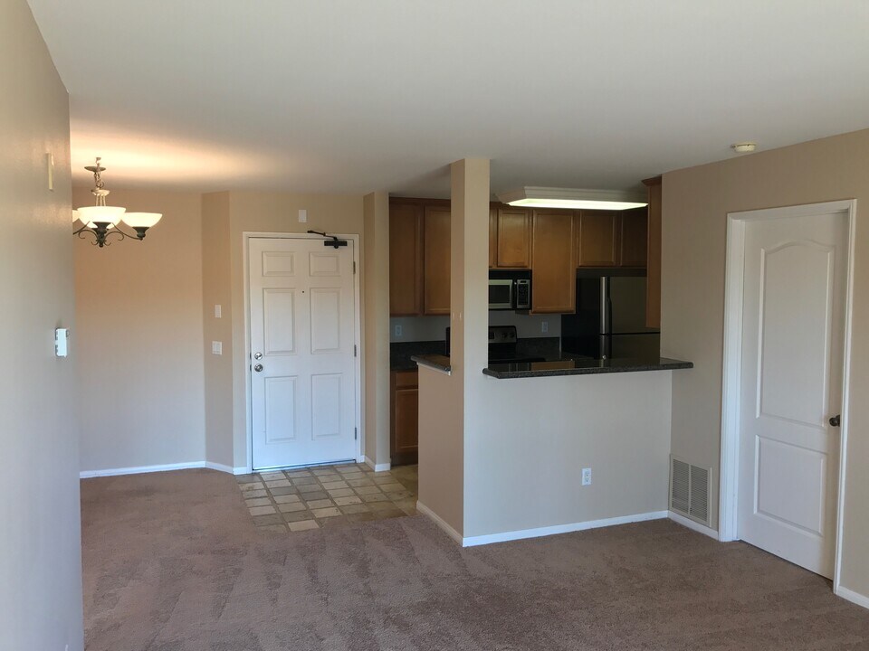 7130 Shoreline Dr, Unit Lucera 1212 in San Diego, CA - Building Photo