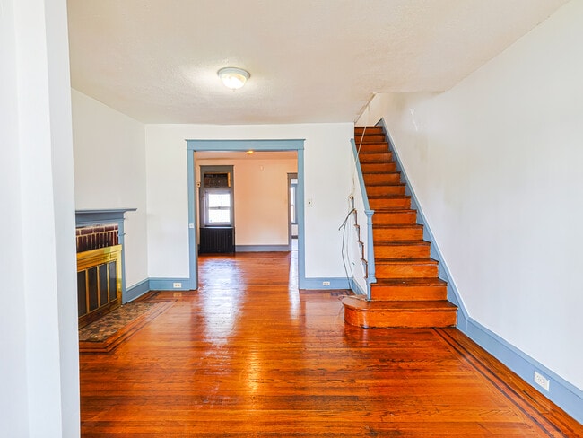 3359 Tyson Ave