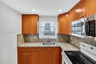 500 NE 26th St in Miami, FL - Building Photo