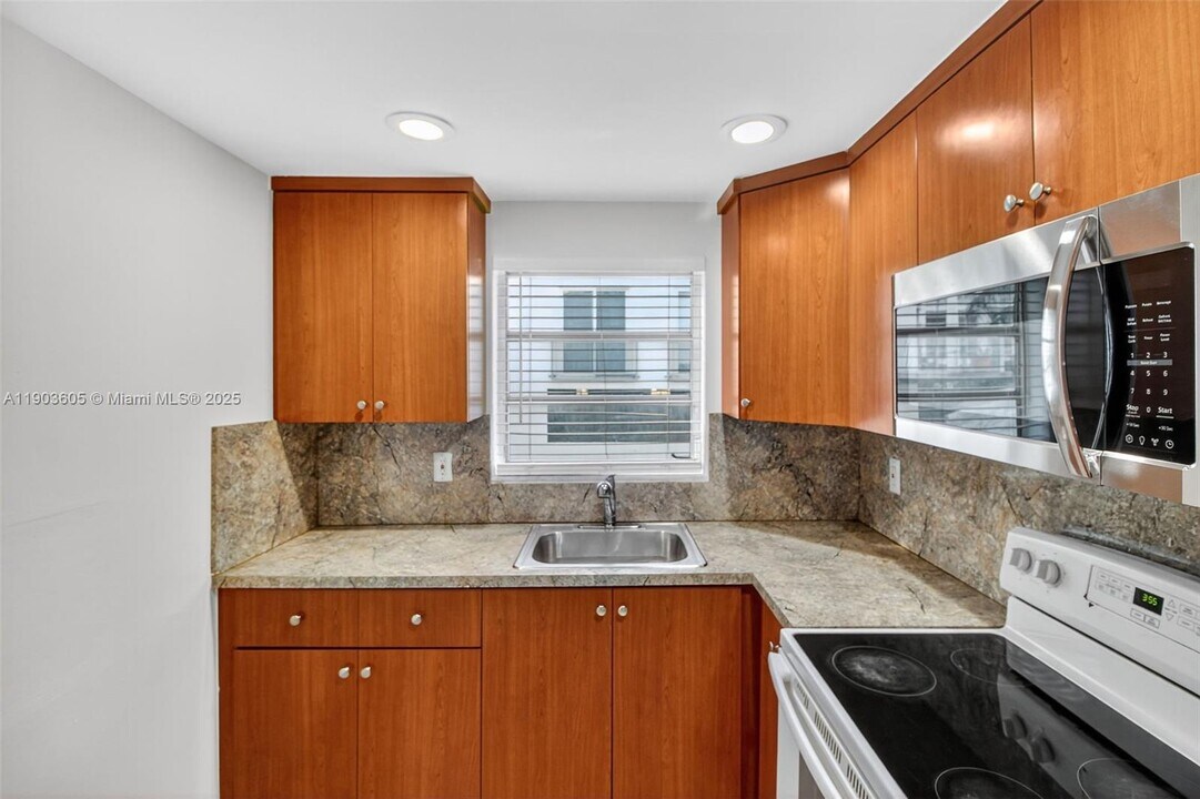 500 NE 26th St in Miami, FL - Building Photo