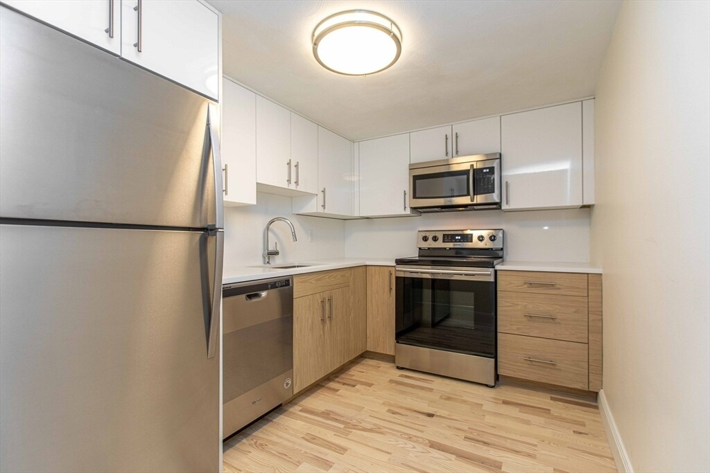 277 Beacon St, Unit #1 in Somerville, MA - Building Photo