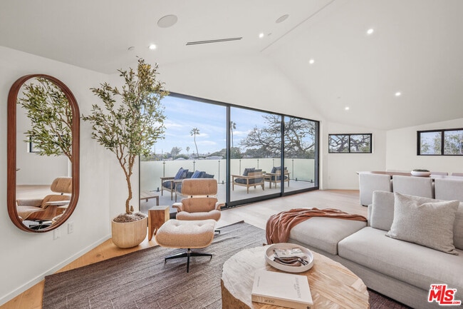 property at 2530 Beverley Ave