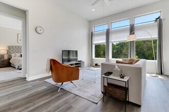 5820 Harper Park Dr in Austin, TX - Building Photo - Building Photo