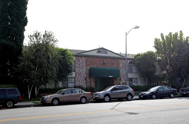 The New Chamber in Granada Hills, CA - Foto de edificio - Building Photo