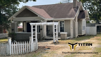 213 E Conway St in Benton, AR - Building Photo