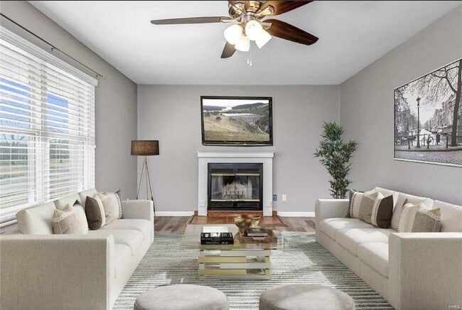 1079 Crestwood Ln in O'Fallon, MO - Foto de edificio - Building Photo