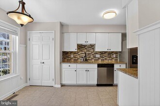 5816 Apple Wood Ln in Burke, VA - Building Photo - Building Photo