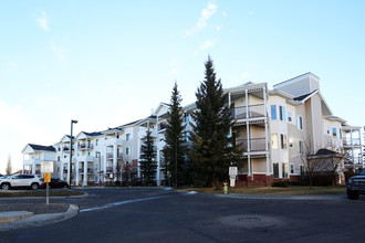 16 Country Village Bay NW in Calgary, AB - Building Photo - Building Photo