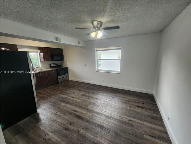 4117 Woodside Dr in Coral Springs, FL - Building Photo - Building Photo