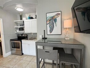 726 8th St, Unit 1 in Miami Beach, FL - Building Photo - Building Photo