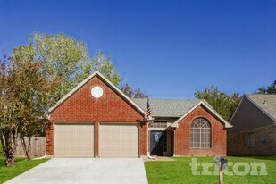 10224 Long Rifle Dr in Fort Worth, TX - Building Photo