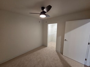 211 1st Ave NW, Unit 5 in Hankinson, ND - Foto de edificio - Building Photo