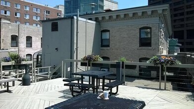 21 Beacon St, Unit 2D in Boston, MA - Building Photo - Building Photo