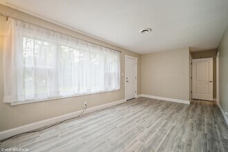 685 Anthony Trail in Northbrook, IL - Building Photo - Building Photo