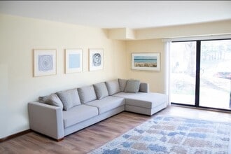 Greenwoods Apartments in Farmington Hills, MI - Foto de edificio - Building Photo