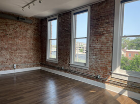 148 W Broadway, Unit 2 in Council Bluffs, IA - Building Photo
