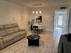 351 Cambridge Rd in Hollywood, FL - Building Photo - Building Photo