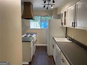 3119 Colonial Way in Atlanta, GA - Building Photo - Building Photo