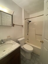 166 Cottage St, Unit 102 in Boston, MA - Building Photo - Building Photo