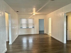 805 NE 134th St, Unit A in North Miami, FL - Building Photo - Building Photo