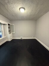 18906 Ironwood Ave in Cleveland, OH - Building Photo - Building Photo