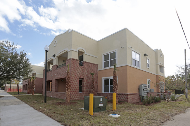 Dozier Apartments in Jacksonville, FL - Building Photo - Building Photo